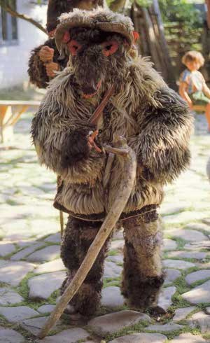 El personaje del oso. Rumania/hartzaren pertsonaia.Errumania